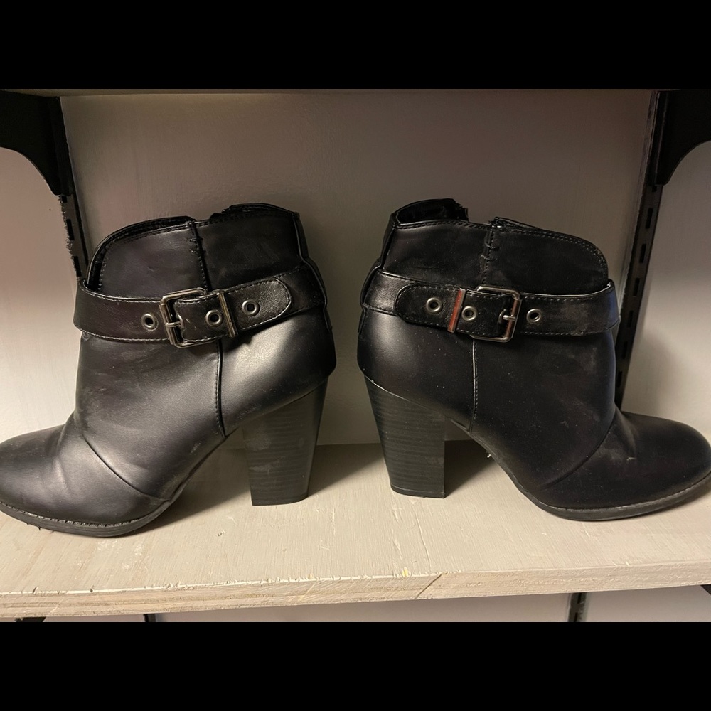 Dress barn ankle boots size 9 barely worn